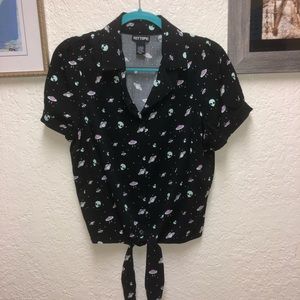 Button-up Front Tie Crop Top